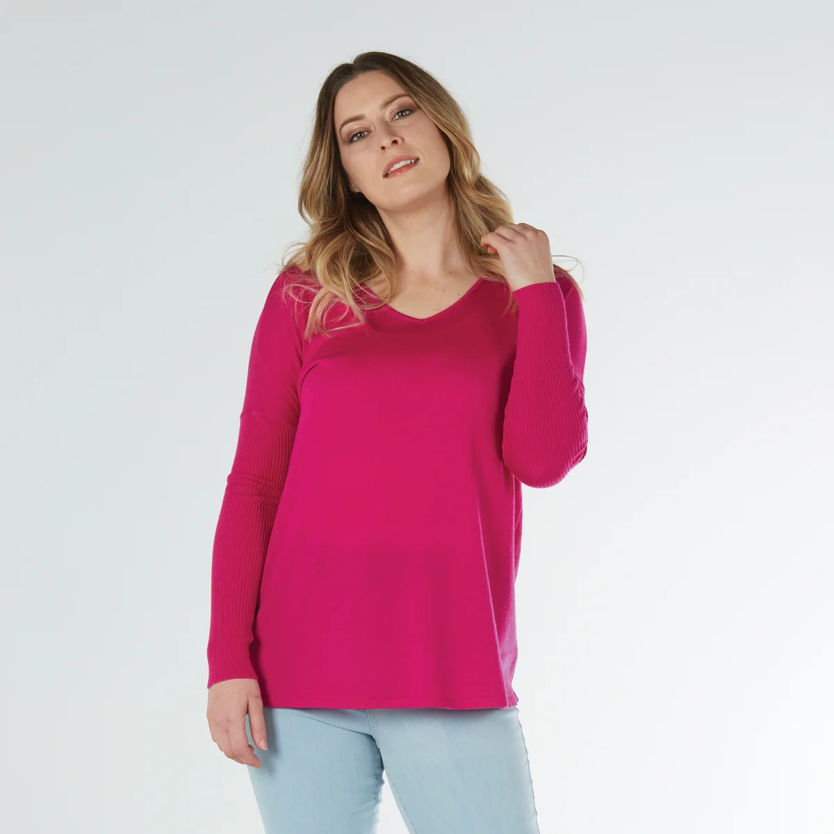 Style CD - V Neck Curved Hem Jumper - Image 3