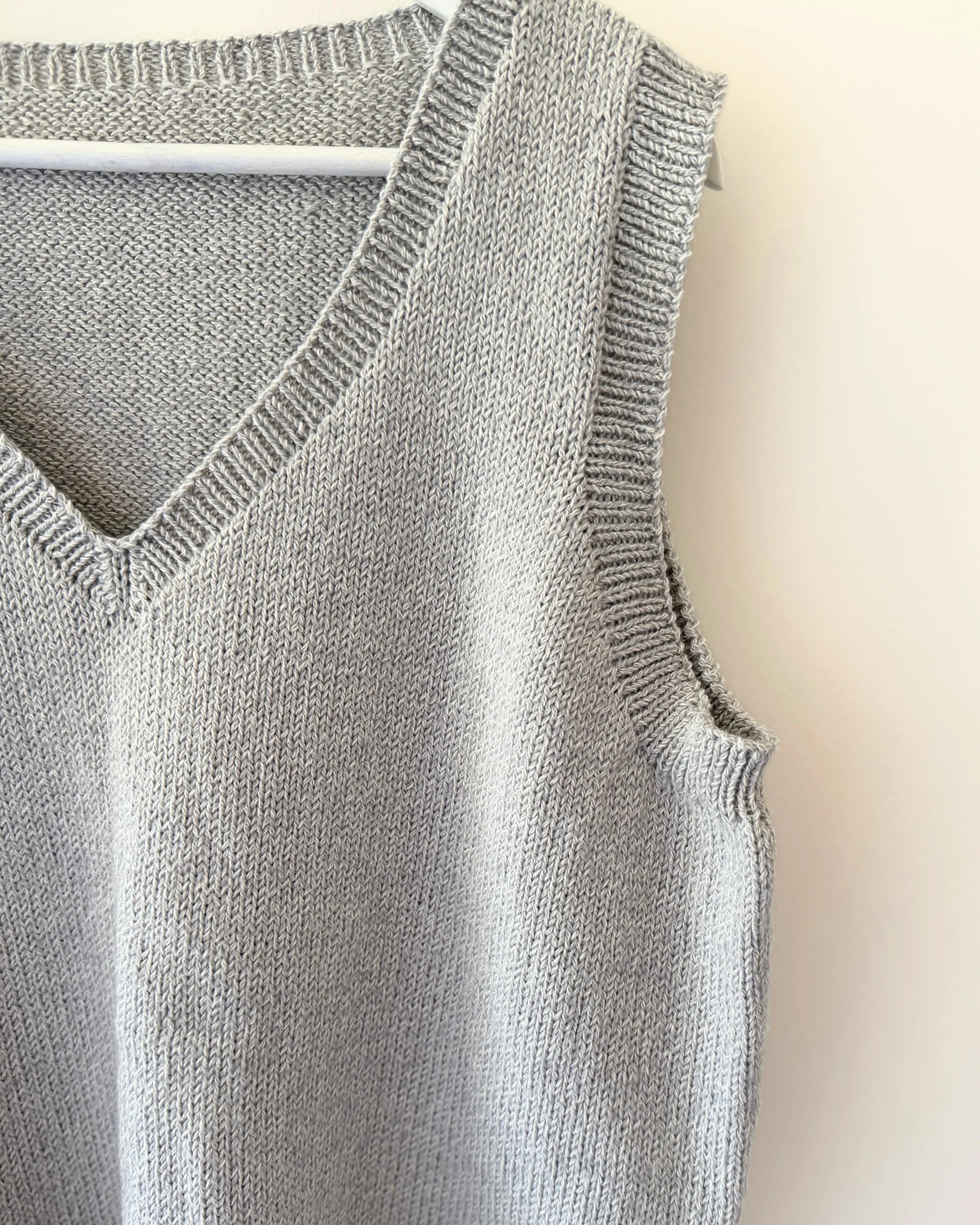 The Ness Vest - Women's Knitting Pattern | PT 8731 - Image 4